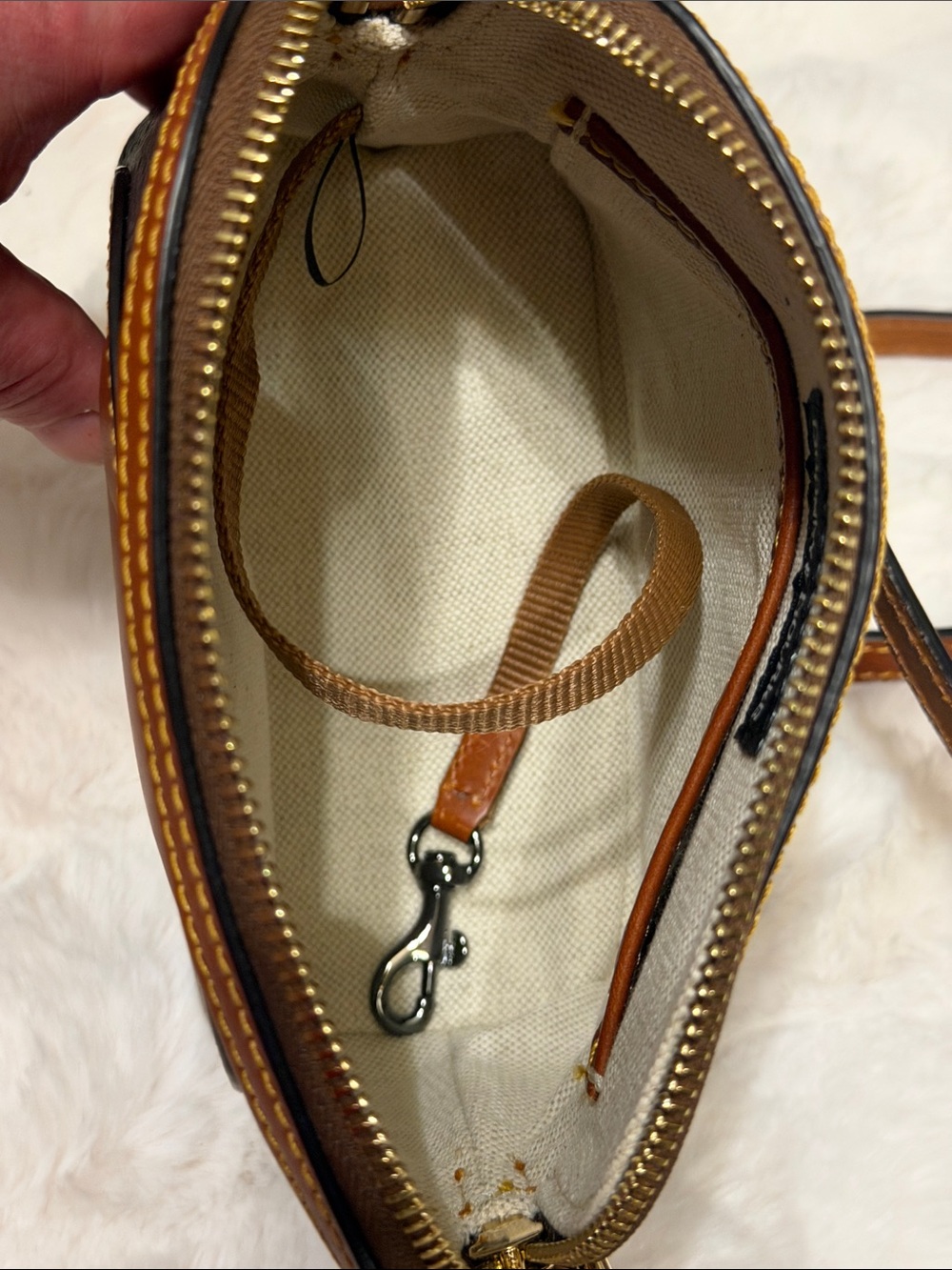 NWOT* Dooney & Bourke Heritage Domed Crossbody 18 - Picture 5 of 6